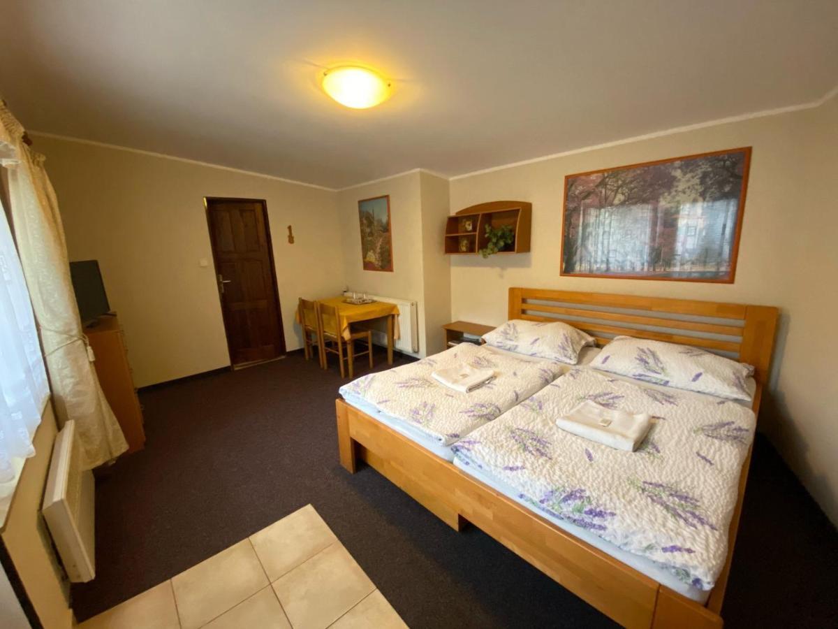 Penzion Pod Zámkem Průhonice Exterior foto