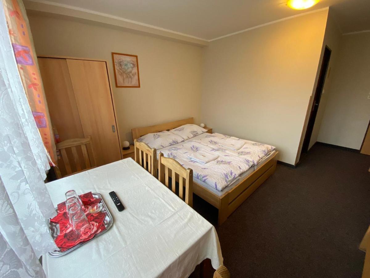 Penzion Pod Zámkem Průhonice Habitación foto